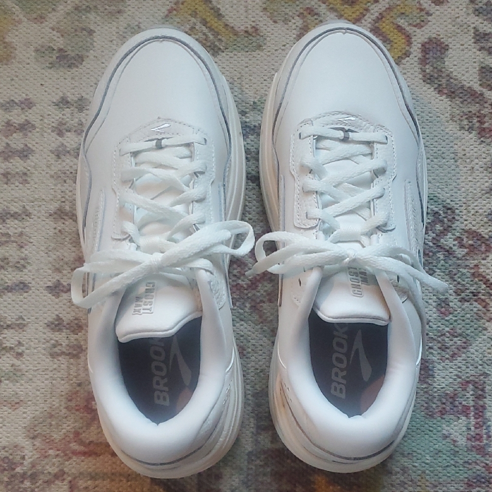 NEW Brooks White Ghost Max Lace-Up Sneakers Womens  11